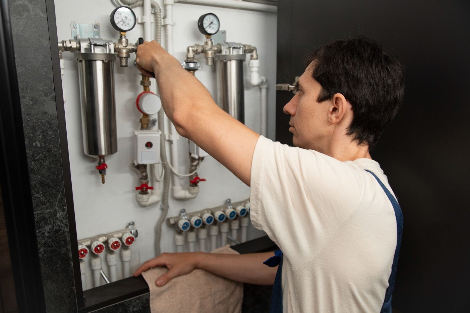 A man work on the machine in Central air & refrigerstion